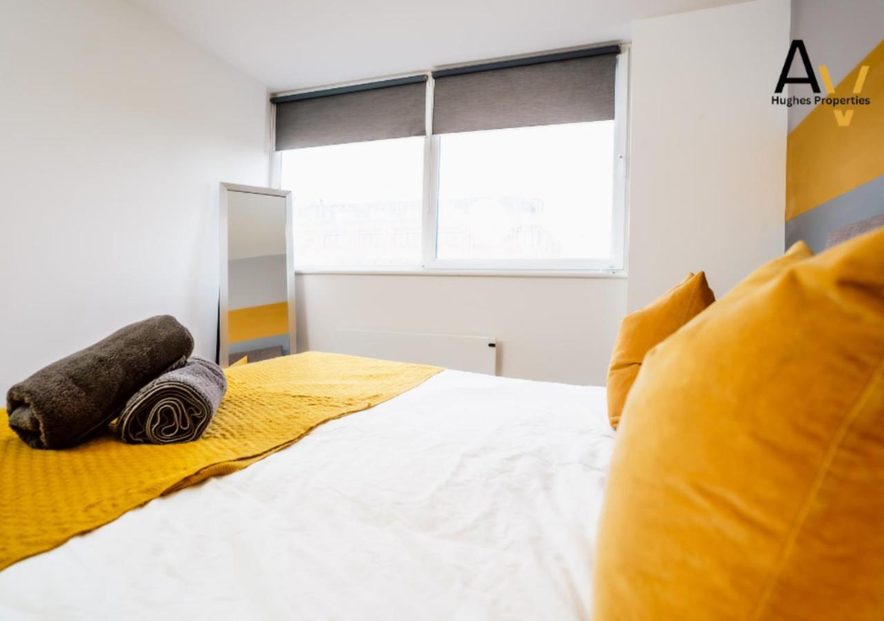 Stylish One-Bedroom Apartment - Free Wi-Fi, 4 Mins From Station, Perfect For Business Stays By Av Hughes Properties Milton Keynes Kültér fotó