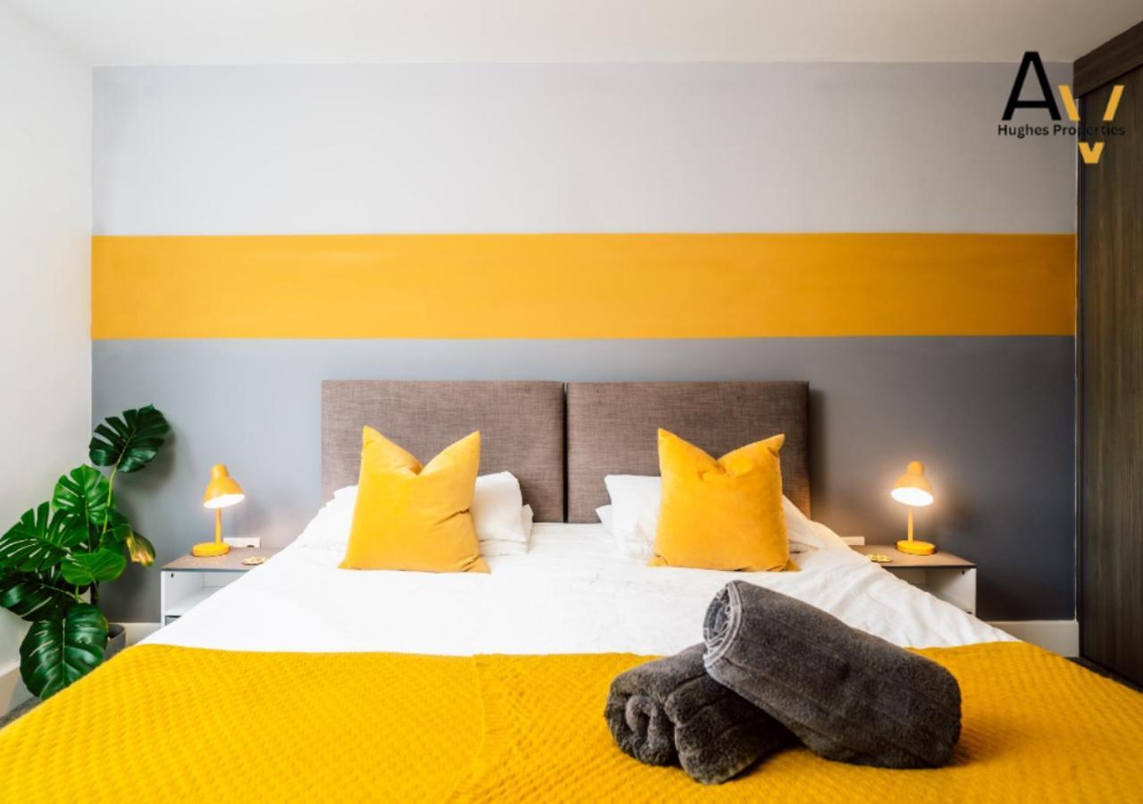 Stylish One-Bedroom Apartment - Free Wi-Fi, 4 Mins From Station, Perfect For Business Stays By Av Hughes Properties Milton Keynes Kültér fotó